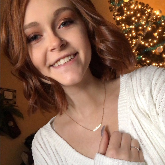 Meet your Posher, Madison - Picture 2 of 3